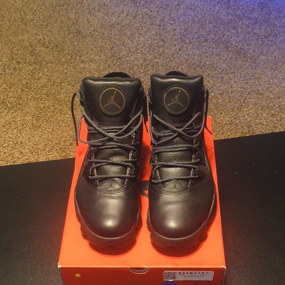 Jordan Men's Black and Gold Sneakers